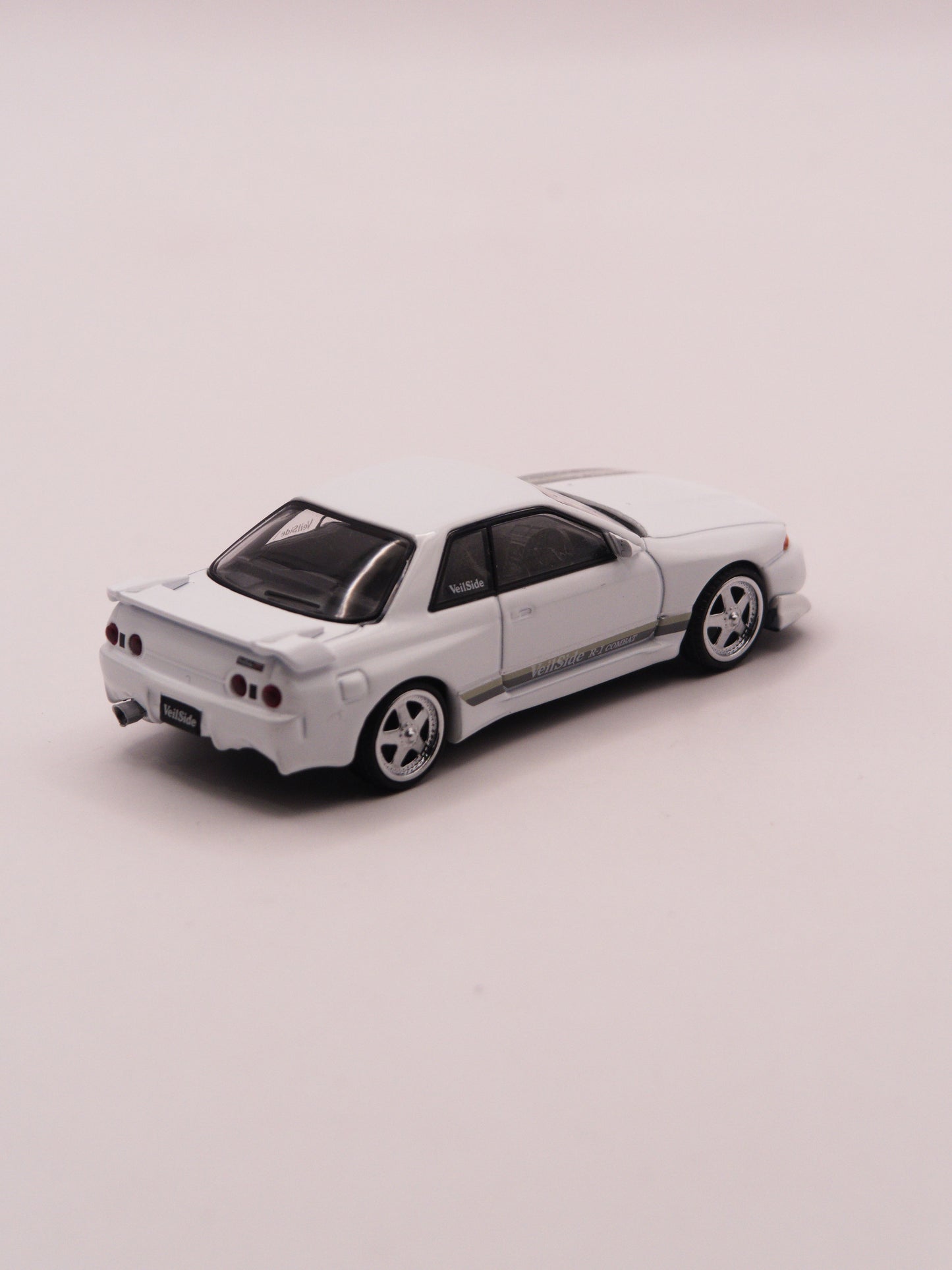 MiniGT #1066 Nissan Skyline R32 Veilside Combat Biały