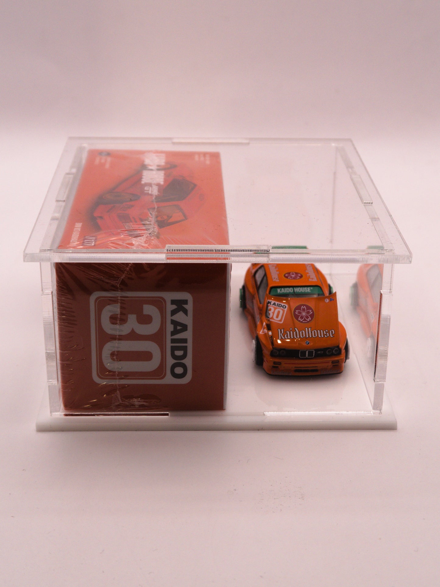 Kaido House Display Case - Flat with White Bottom