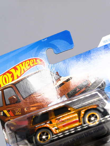 Super Treasure Hunt Mitsubishi Pajero - SHORT CARD *Damaged card