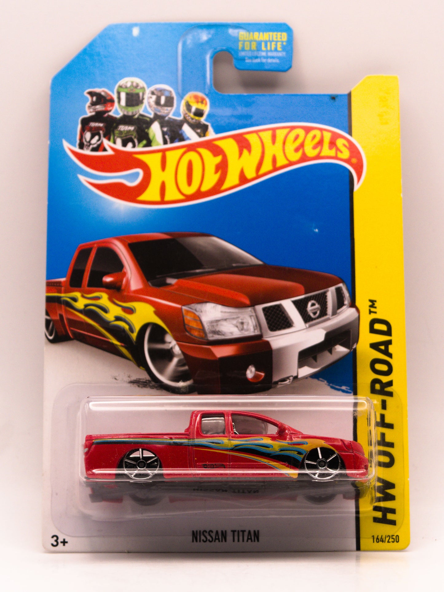 Nissan Titan Czerwony