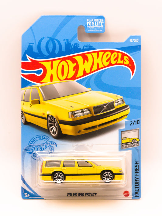 Volvo 850 Estate Yellow