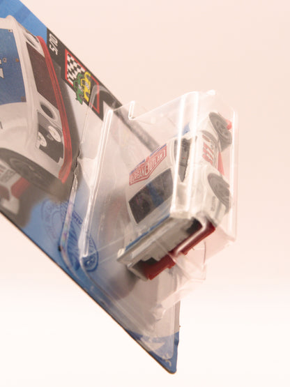 HOT WHEELS Porsche 935 White *Slightly Damaged Blister