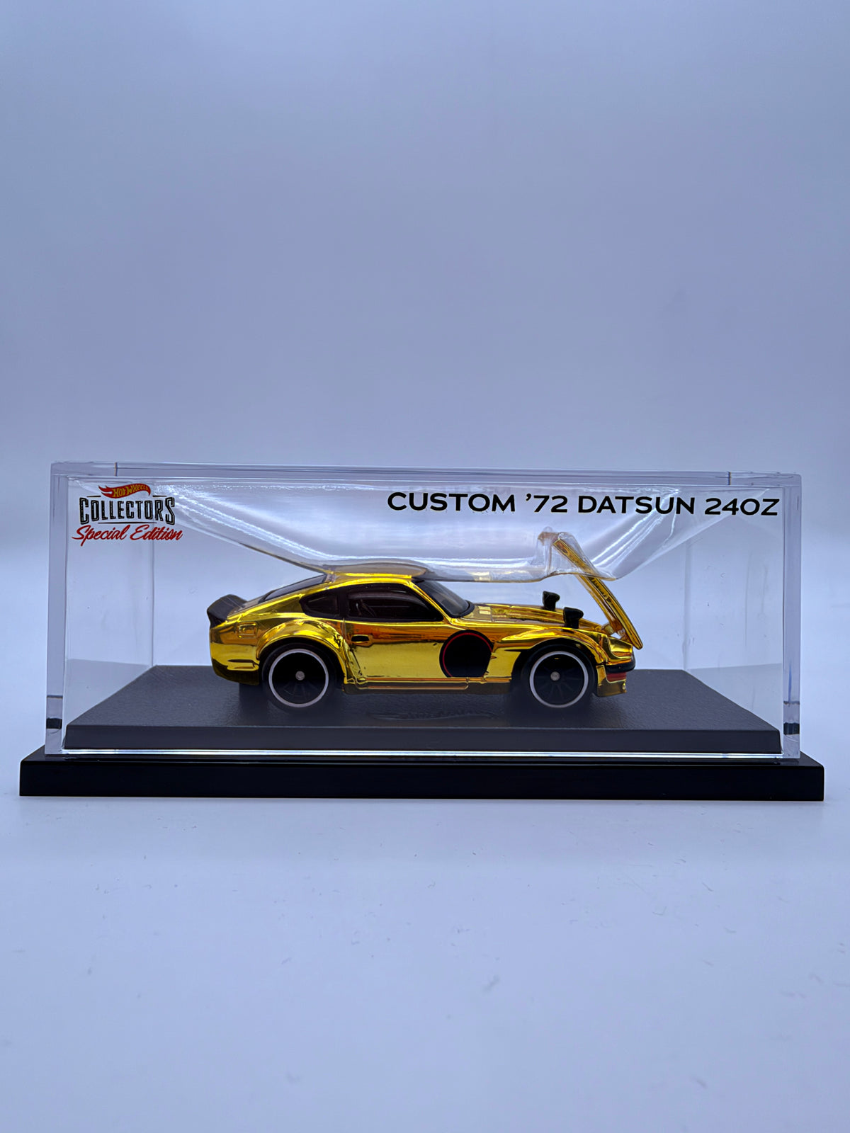 Red Line Club RLC Datsun 240Z Gold #23171/25000