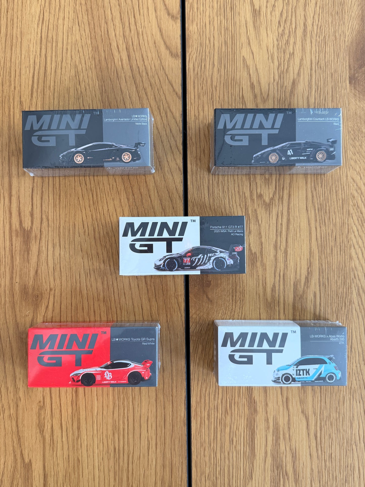 STARTER PACK 1/10 - Mini GT Skeleton + 4 Mini GT