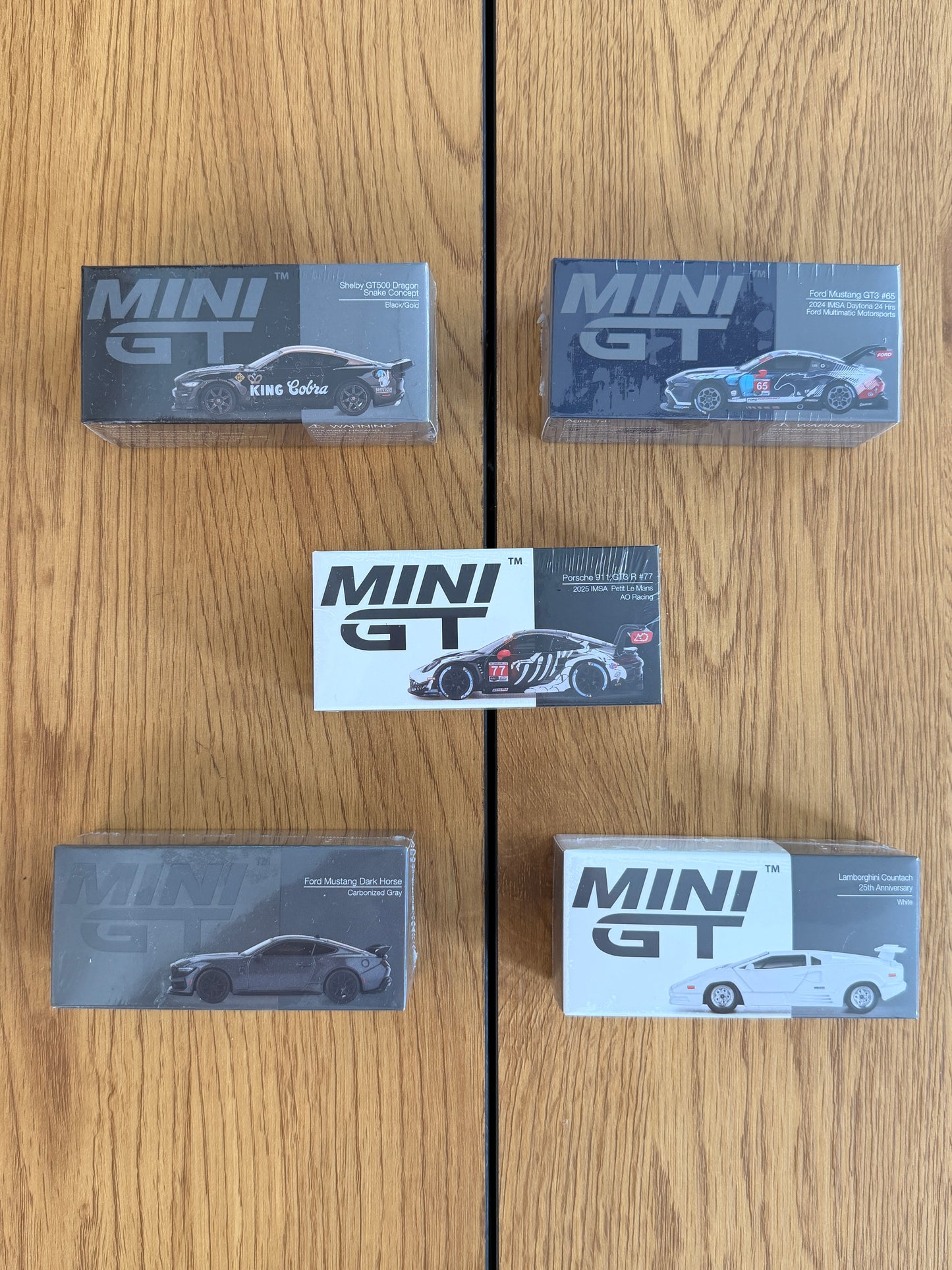 STARTER PACK 2/10 - Mini GT Skeleton + 4 Mini GT