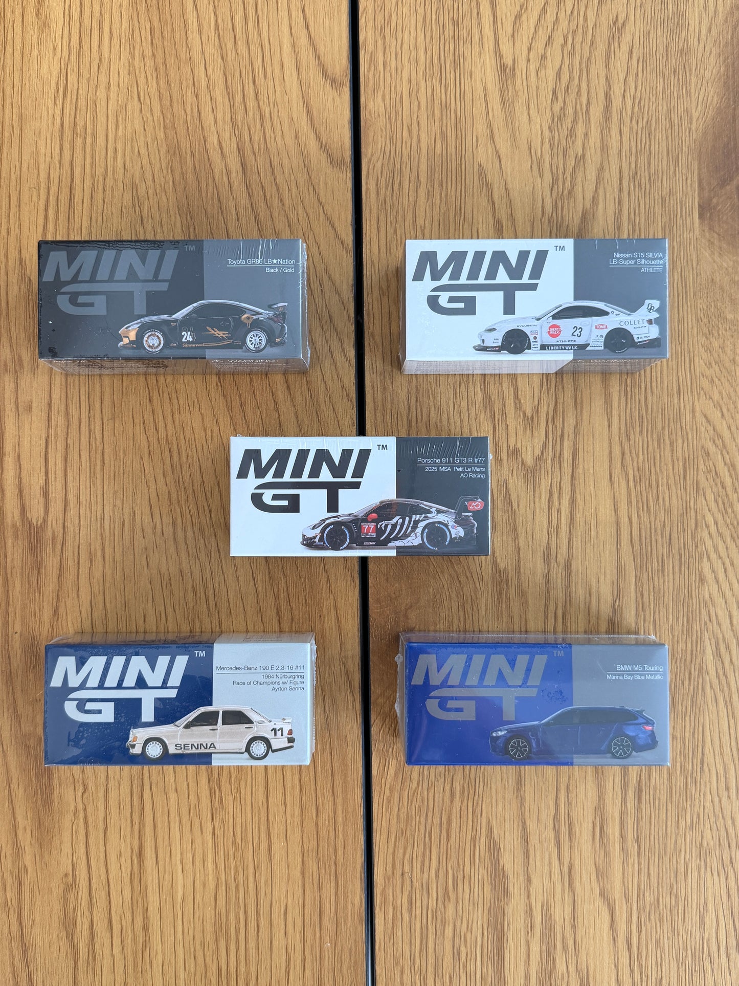STARTER PACK 7/10 - Mini GT Skeleton + 4 Mini GT
