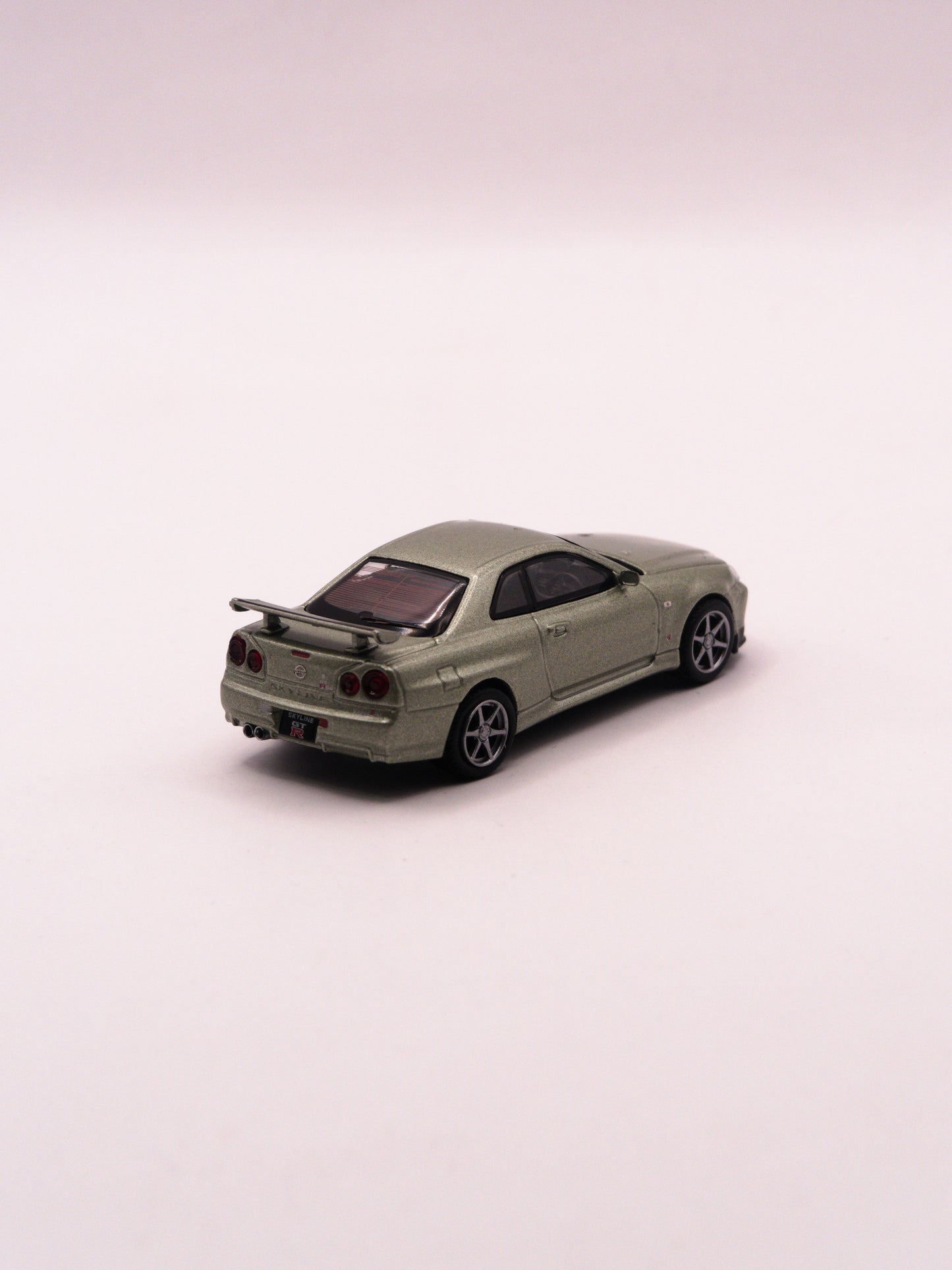 Mini GT #1003 Nissan Skyline GT-R R34 V-Spec II Nur Green