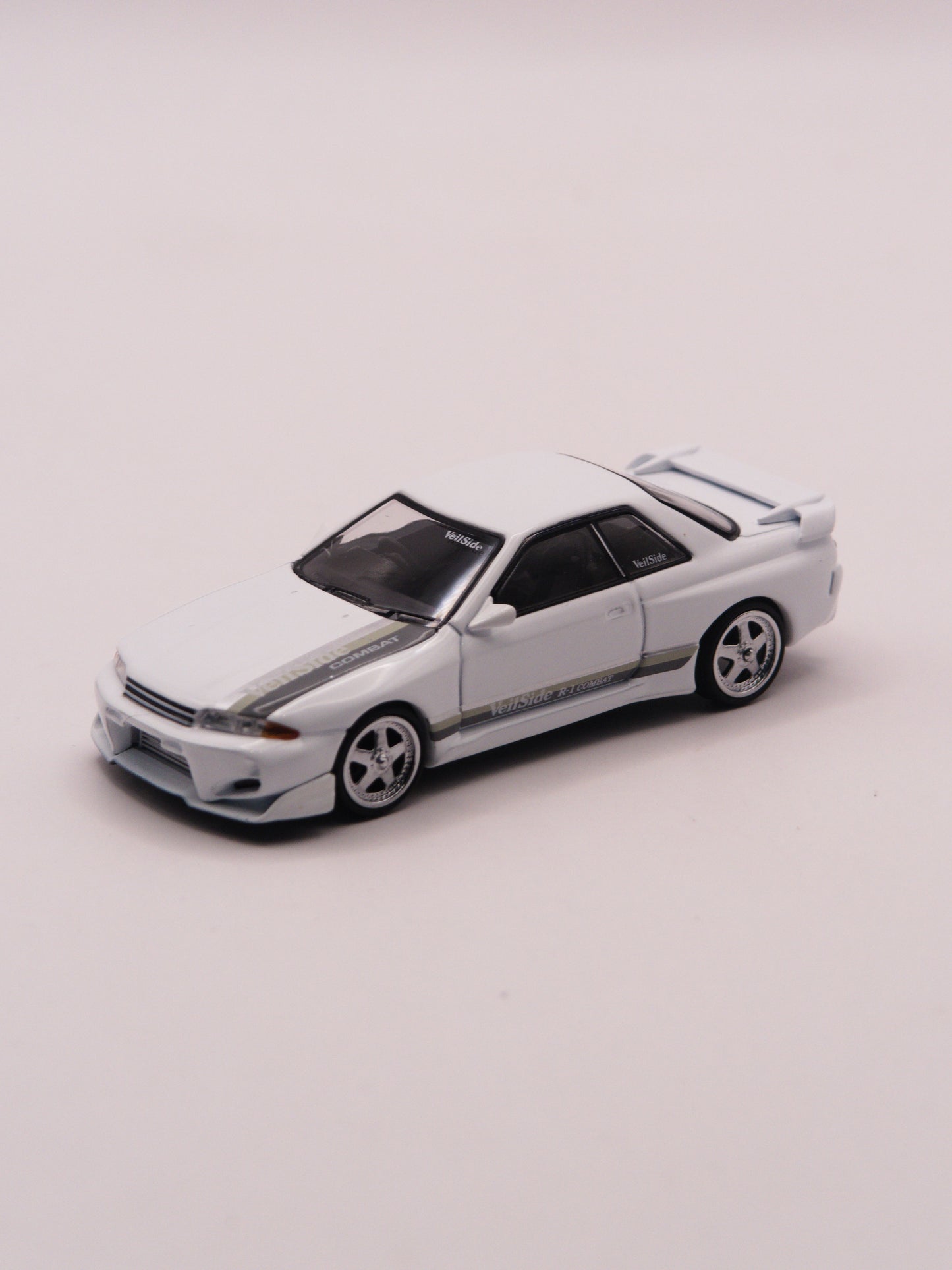 MiniGT #1066 Nissan Skyline R32 Veilside Combat Biały