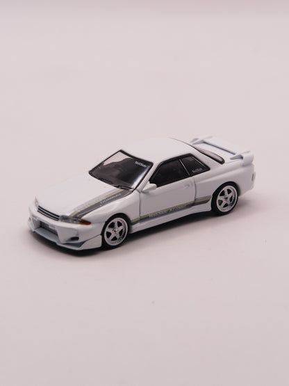 MiniGT #1066 Nissan Skyline R32 Veilside Combat Biały