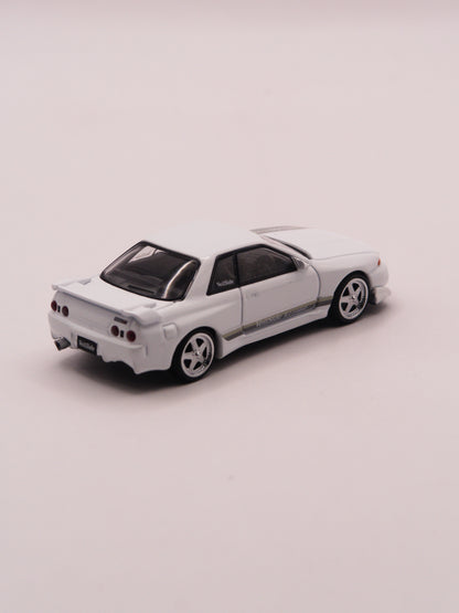 MiniGT #1066 Nissan Skyline R32 Veilside Combat Biały