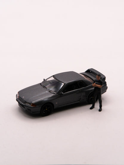 Mini GT #869 Nissan GT-R R32 Gray with Matsuda Figure