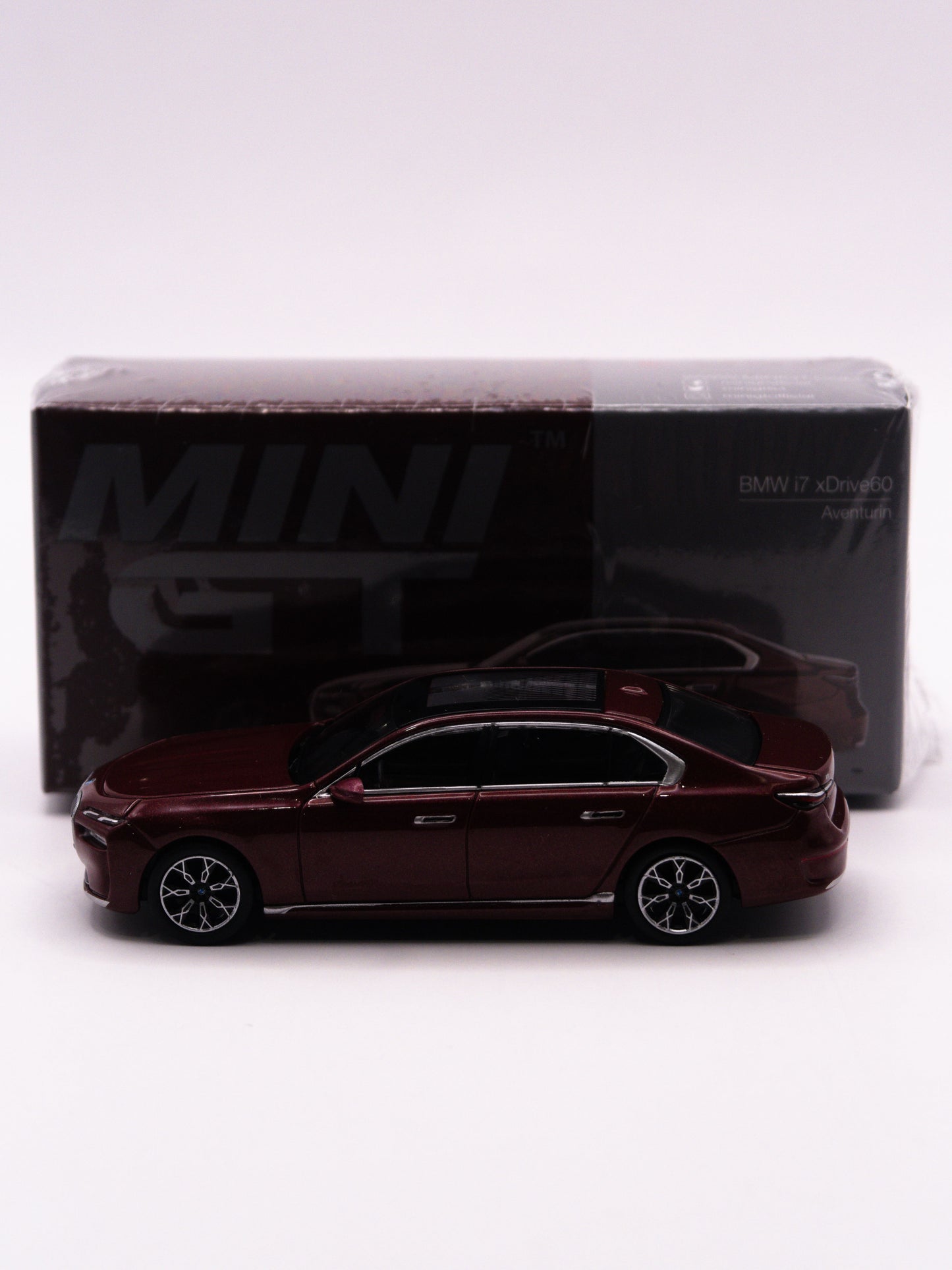 Mini GT #952 BMW i7 xDrive60 Red