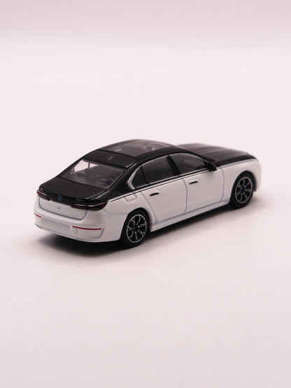 Mini GT #959 BMW i7 xDrive60 White